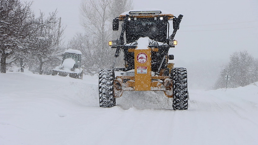 Elazığ'da kar nedeniyle kapanan 259 köy yolunda çalışmalar sürüyor