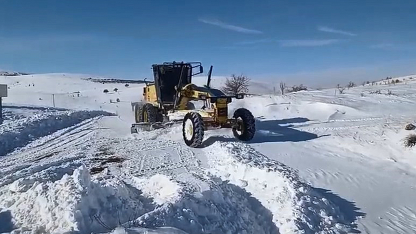Elazığ'da kar yağışı: 182 köy yolu ulaşıma kapandı