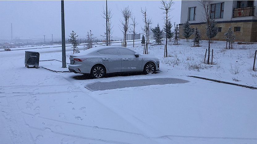 Elazığ'da kar yağışı etkili oldu, kent beyaza büründü