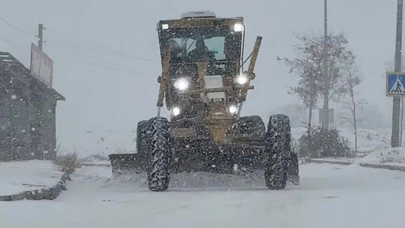 Elazığ'da kar yağışıyla birlikte belediye ekipleri sahada