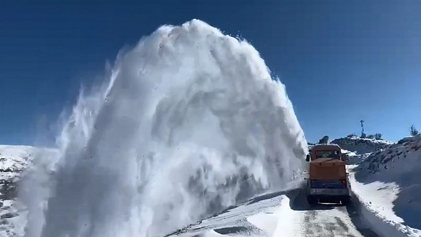 Elazığ'da karla mücadele: 108 köy yolundan 57'si ulaşıma açıldı