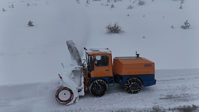 Elazığ'da karla mücadele: 8 Köy yolu kapalı