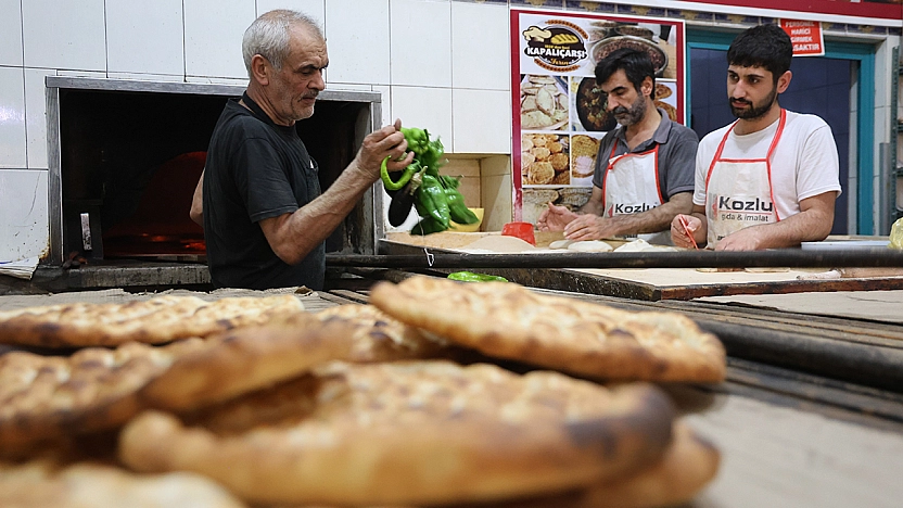 Elazığ'da kavurucu sıcakta alın teriyle ekmek mücadelesi
