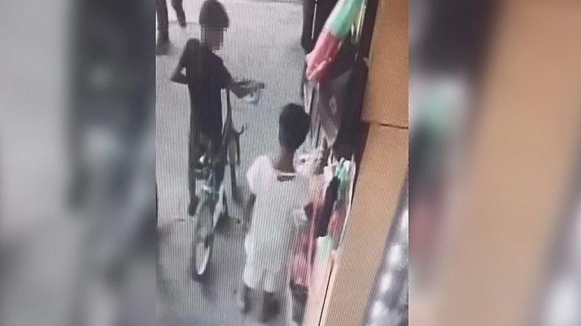 Elazığ'da küçük çocukların hırsızlığı kameralara yansıdı