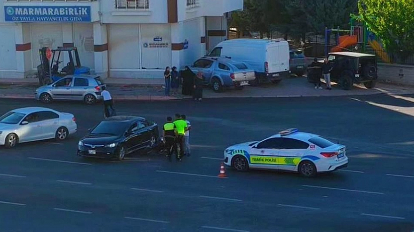 Elazığ'da motosiklet otomobile çarptı, sürücüsü yaralandı