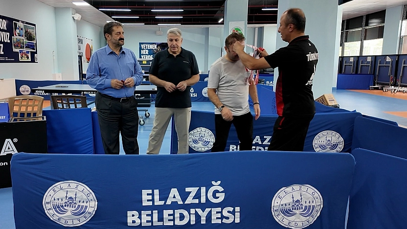 Elazığ'da ödüllü masa tenisi turnuvası tamamlandı