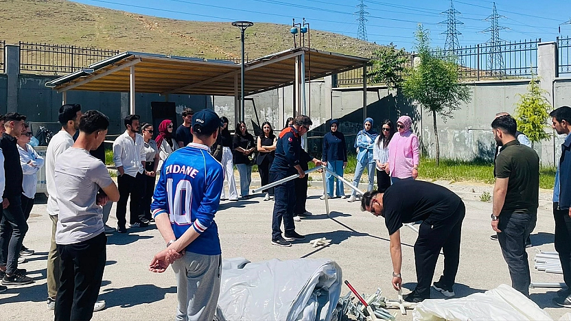 Elazığ'da öğrencilere çadır kurma ve yangın eğitimi