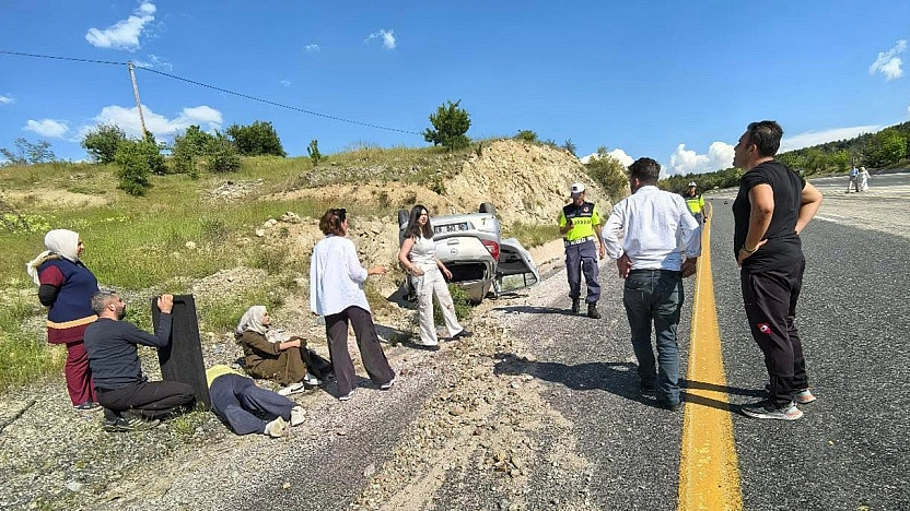 Elazığ'da otomobil takla attı: 3 yaralı