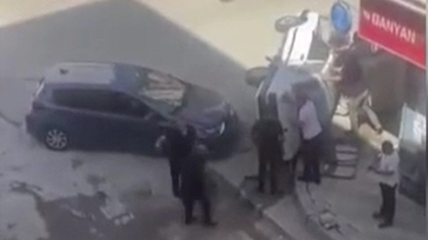 Elazığ'da otomobil yan yattı: 1 yaralı