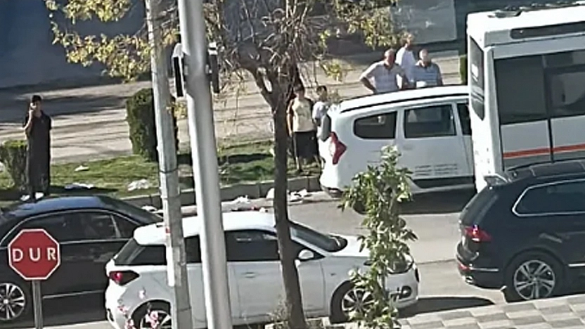 Elazığ'da otomobil yayaya çarptı!