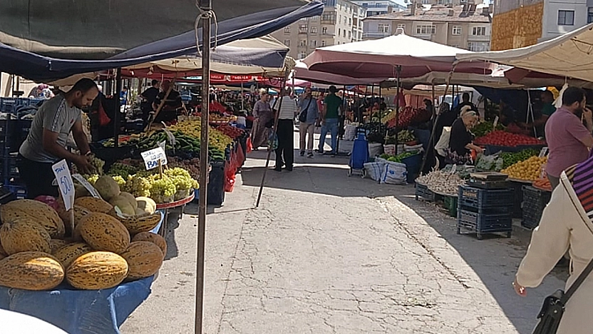 Elazığ'da pazar fiyatları: Pazarcılar memnun, vatandaşlar ikiye bölündü