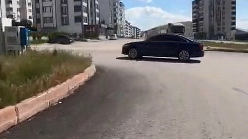 Elazığ'da plakayı gizleyip drift yaptı