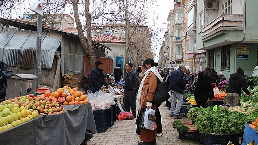 Elazığ'da fiyatları duyan pazara koşuyor