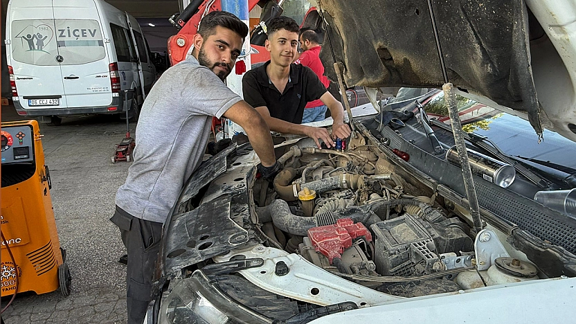 Elazığ'da sıcak hava en çok onlara yaradı: Araç sahipleri saatlerce sıra bekliyor
