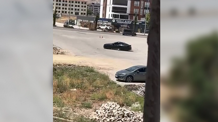 Elazığ'da sürücüler drift atmaya devam ediyor