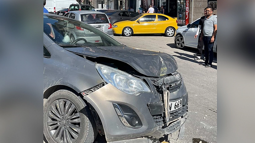 Elazığ'da ticari aracın çarptığı 2 kadın yaralandı