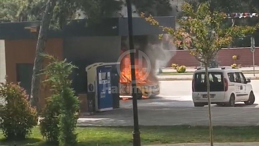 Elazığ'da ticari taksi alevlere teslim oldu