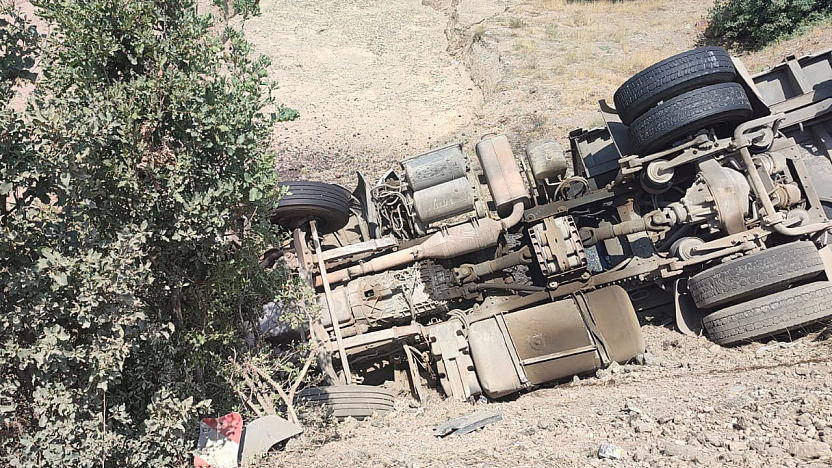 Elazığ'da tır devrildi: 1 yaralı