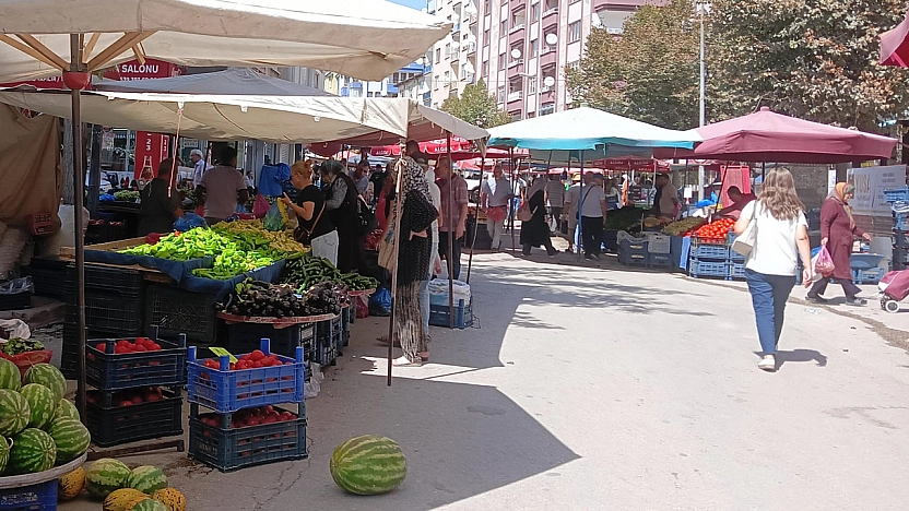 Elazığ'da turşu sezonu başladı: İlk mahsuller tezgahlarda