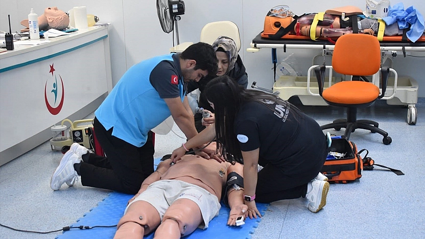 Elazığ'da UMKE personeline ileri yaşam desteği eğitimi