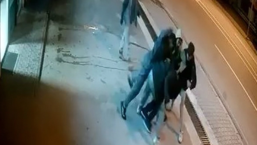 Elazığ'da vahset anlar: 4 kişi 1 kişiye saldırdı biri şahsın kulağı ısırarak kopardı