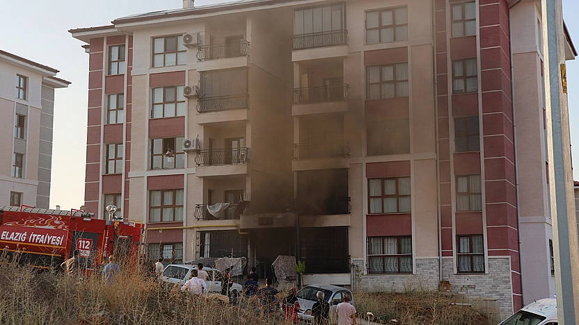 Elazığ'da yangın paniği! 16 kişi kurtarıldı, 12 kişi dumandan etkilendi