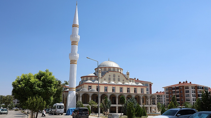 Elazığ'da yıldırımın yıktığı cami minaresi yeniden inşa edildi