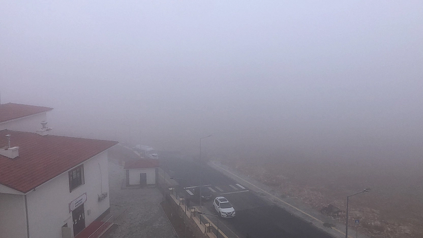 Elazığ'da yoğun sis hayatı olumsuz etkiledi