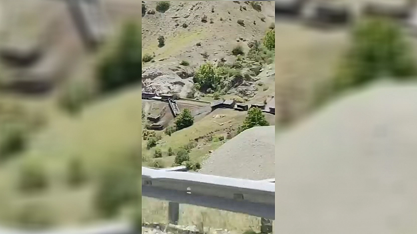 Elazığ'da zemin kaydı, tren devrildi!