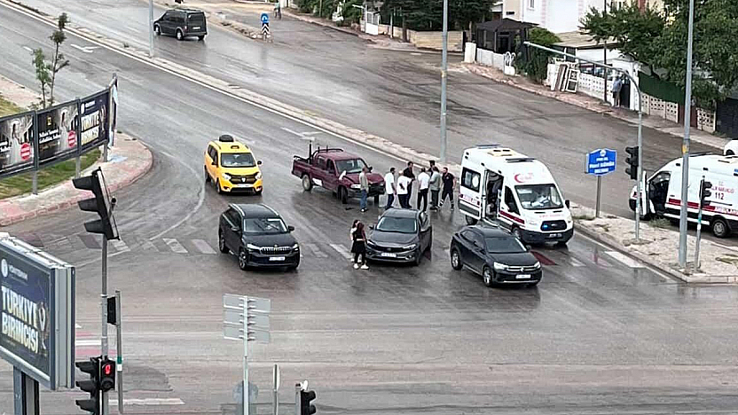 Elazığ'da zincirleme trafik kazası: 1 yaralı