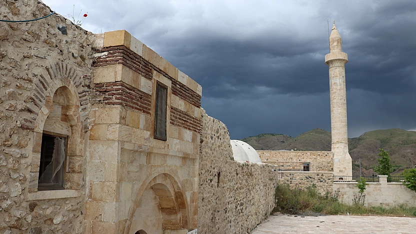 Elazığ'daki 365 yıllık tarihi hamam zamana direniyor