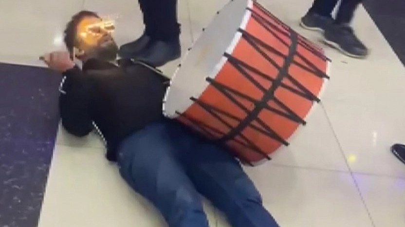 Elazığ'daki düğünde davulcudan renkli şov