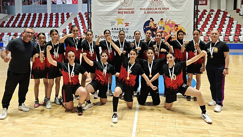 Elazığ'dan hentbolda çifte başarı