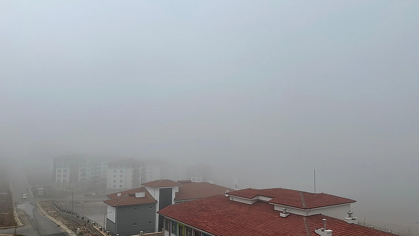 Elazığ göz gözü görmedi: Sis şehri esir aldı