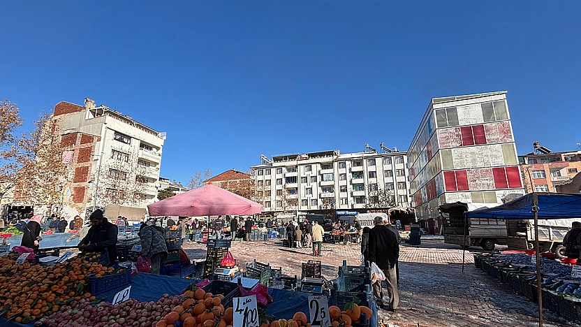Elazığ halk pazarına yeşillikler renk kattı