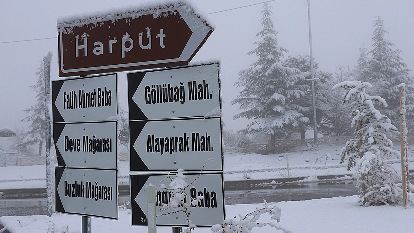 Elazığ'ın 4 bin yıllık Harput Mahallesi'nde kar yağışı etkili oldu