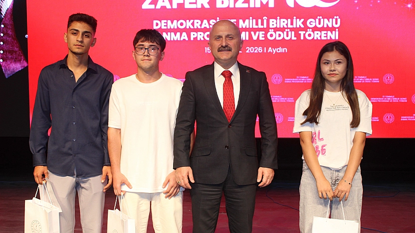 Elazığlı Asmin Yıldırım, 15 Temmuz Afiş Yarışması'nda Türkiye 3'üncüsü Oldu