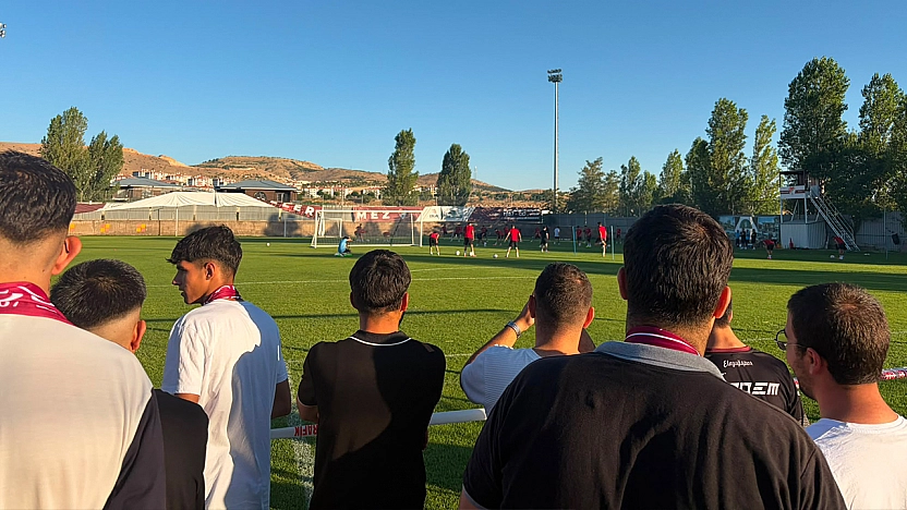 Elazığspor'da sezon öncesi hazırlıklar taraftar desteğiyle sürüyor
