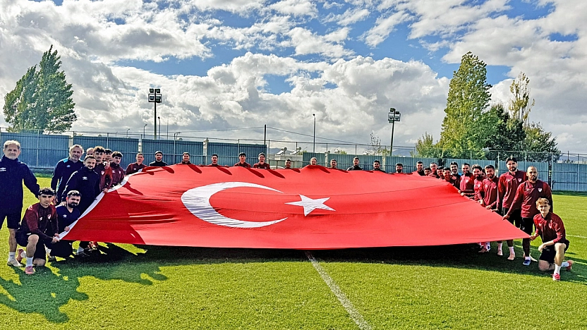 Elazığspor'dan 29 Ekim Cumhuriyet Bayramı'na anlamlı kutlama