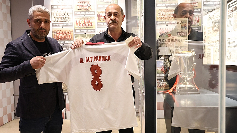 Elazığspor'un ilk kez Süper Lige çıktığı formayı, 23 yıl sonra müzeye bağışladı