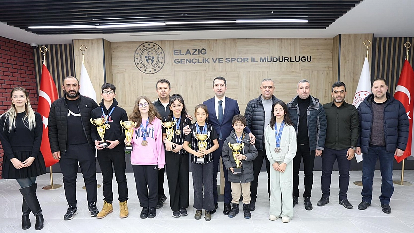 Eskrim'in şampiyonlarından İl Müdürü Abdulsamet Eren'e ziyaret