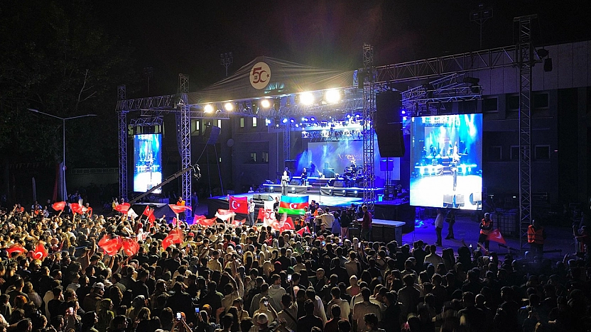 'Fırat Üniversitesi 50. Yıl Festivali' Azerin'in unutulmaz konseriyle sona erdi