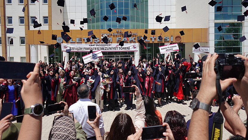 Fırat Üniversitesi'nde mezuniyet coşkusu devam ediyor