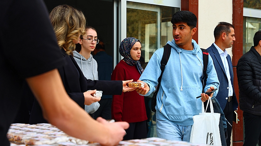 Fırat Üniversitesi'nde öğrencilere Elazığ'ın yöresel lezzetleri ikram edildi