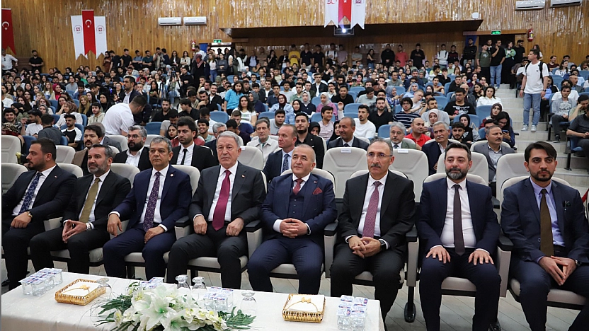 Fırat üniversitesinin 50. Yıl buluşmaları etkinlikleri kapsamında 'Türkiye'nin güvenlik politikaları' konulu konferans düzenlendi