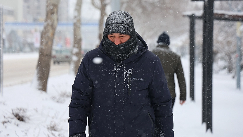Gece başlayan kar yağışı Elazığ'ı beyaza bürüdü