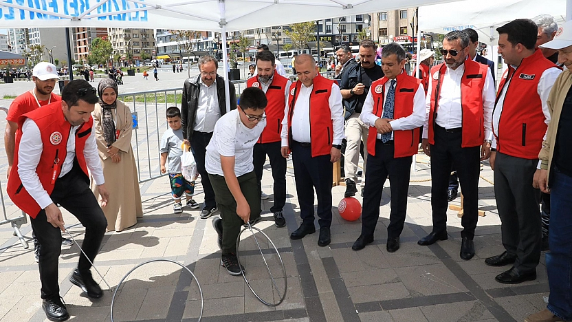 Geleneksel oyunlar tırı, Elazığ'da çocuklarla buluştu