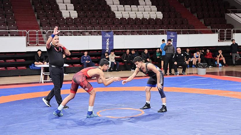 Güreşçiler Elazığ'da mindere çıkıyor