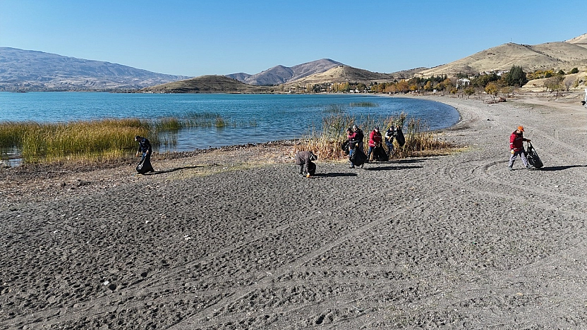 Hazar Gölü'nde temizlik seferberliği