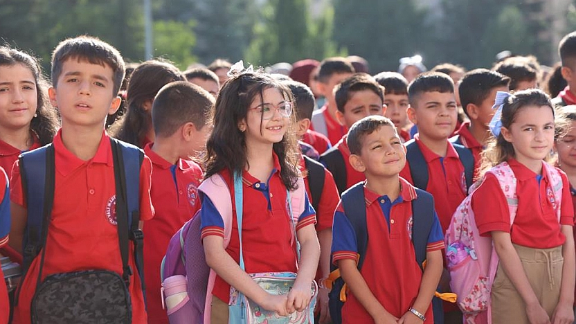 İlk ders zilini Vali Hatipoğlu çaldı